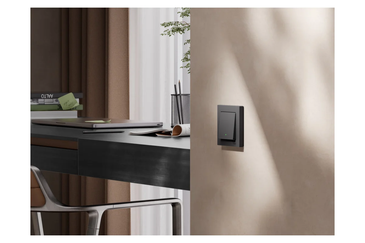 ATLASDESIGN SMART Zigbee выключатель 1-кл ATN001013Z Systeme Electric карбон